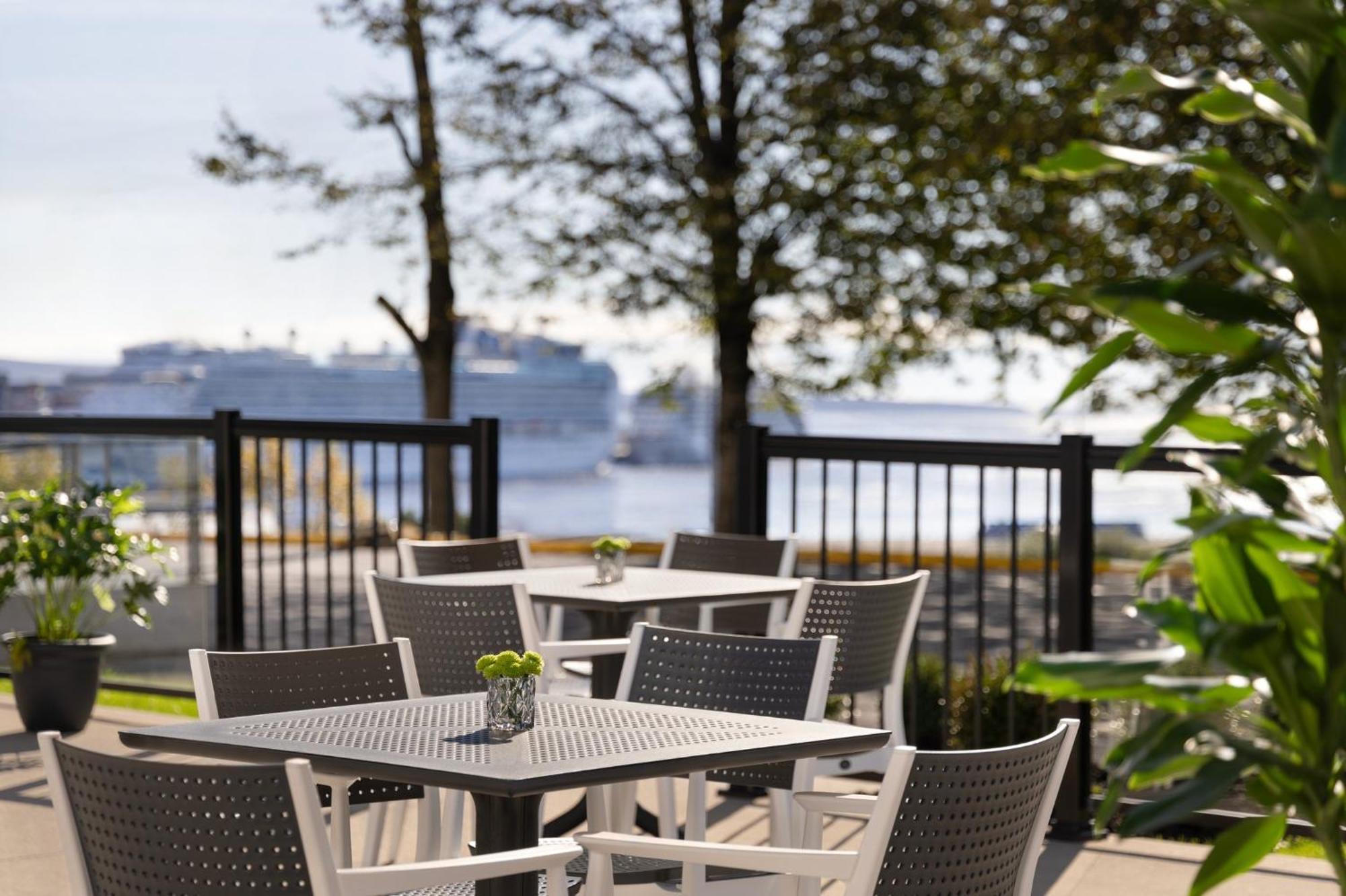 Отель Crowne Plaza Saint John Harbour View By Ihg Экстерьер фото