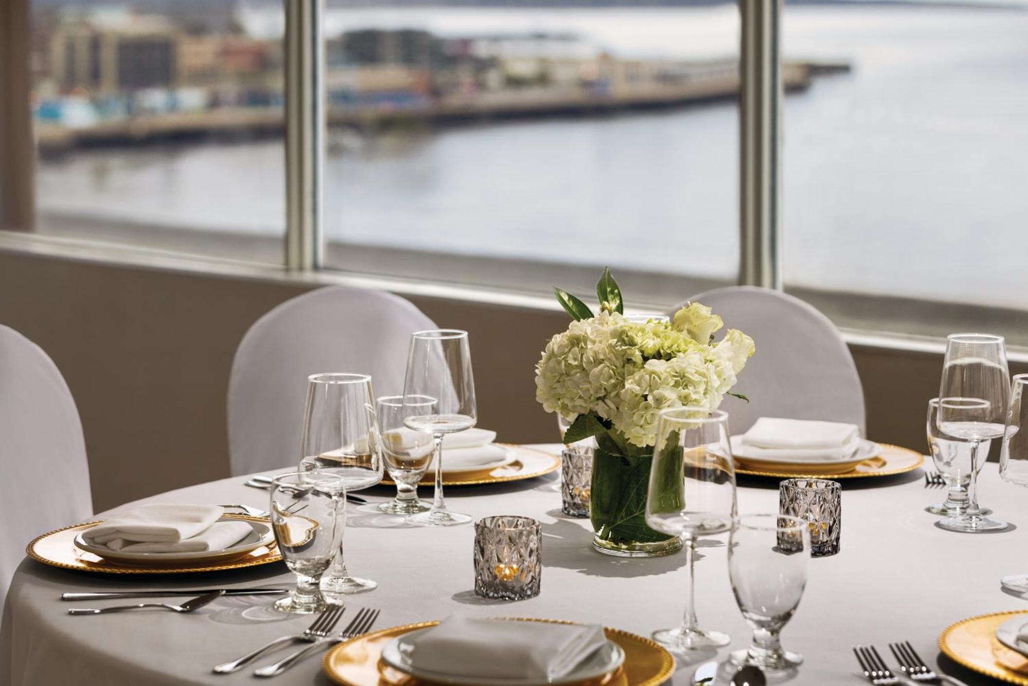 Отель Crowne Plaza Saint John Harbour View By Ihg Экстерьер фото